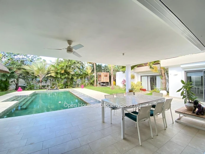 Splendid 4-bedroom en-suite villa for sale - highly sought-after estate and ideally located in Grand Baie -