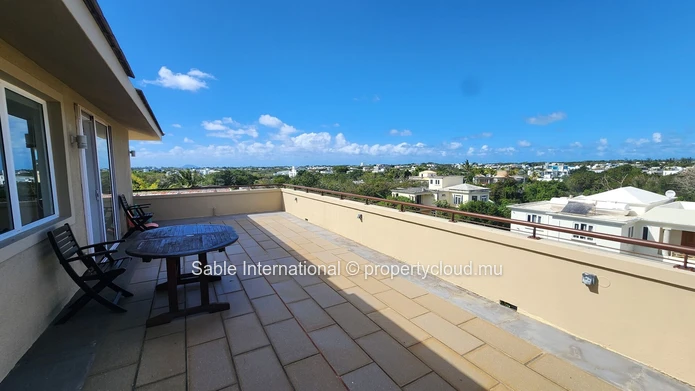 3 bedroom Penthouse with rooftop and great views.