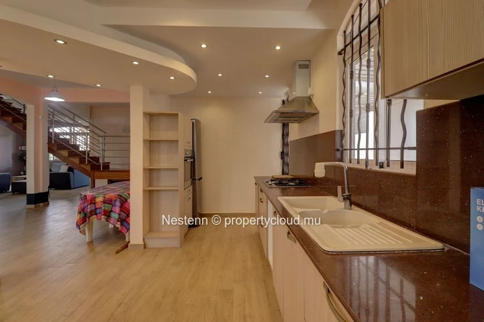 Superbe villa contemporaine aux beaux volumes avec rooftop et vue panoramique, à proximité de la plage!