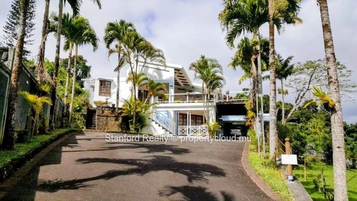Villa à vendre - 5 chambres, vue sur la montagne, Floréal, centre de l’île Maurice