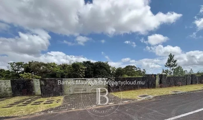 Côte d'Or / Highlands - Residential Plot of Land for Sale - 1,596.79 sqm