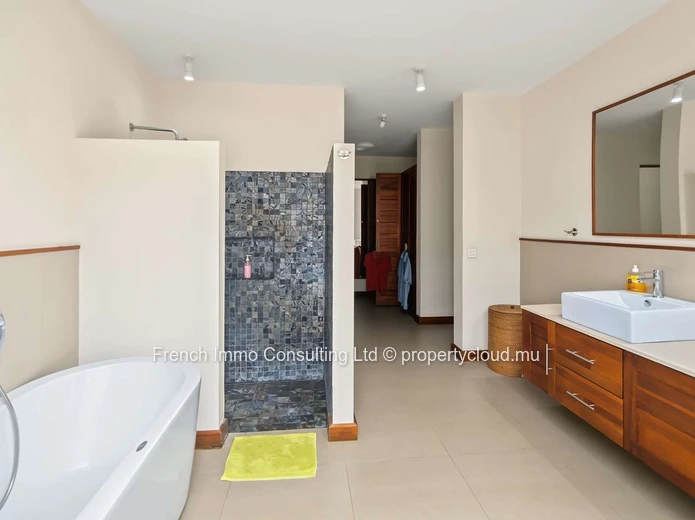 Superbe villa PDS au domaine Casasola 2