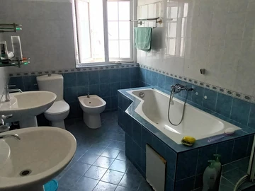 6 Bedroom House