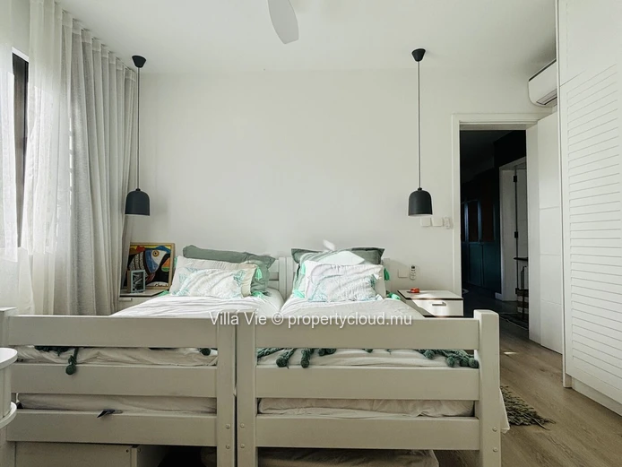 Roches Noires - Très beau duplex de 5 chambres avec rooftop et accès mer (Mandat exclusif)