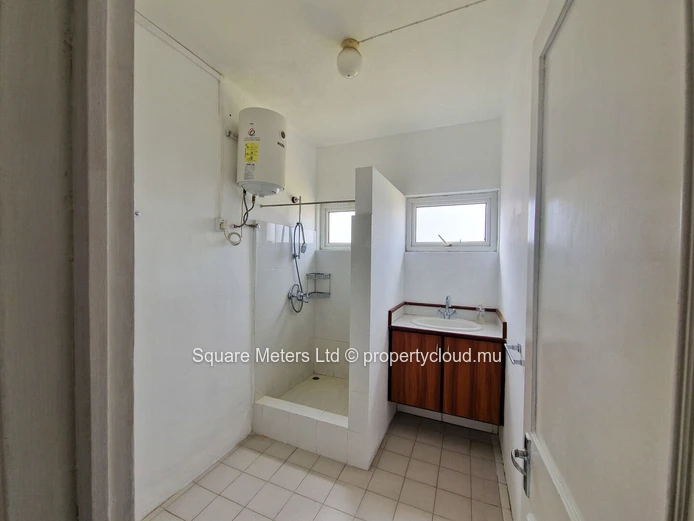 Live in the Heart of Curepipe – 3-Bedroom Apartment with Lift & Covered Garage (Sole Mandate)