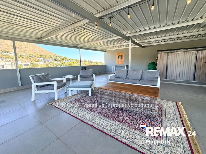 Spacious Penthouse with Rooftop, Pool and Spectacular Views