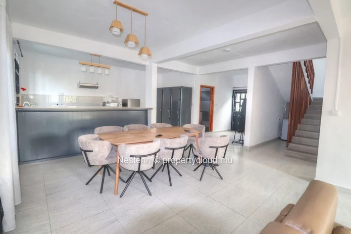 Superbe villa contemporaine de 4 chambres avec piscine