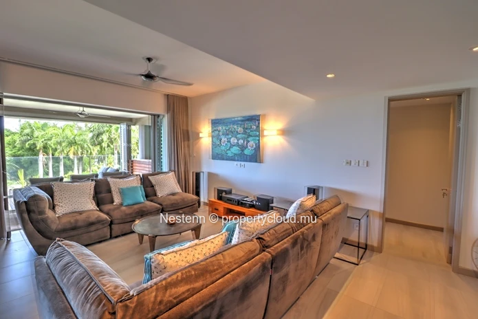 Appartement moderne de 3 chambres avec piscine privée et un accès direct plage 