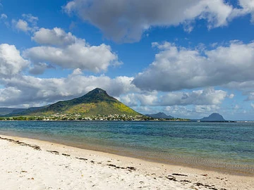 Incredible 4 bedroom villa with direct beach access