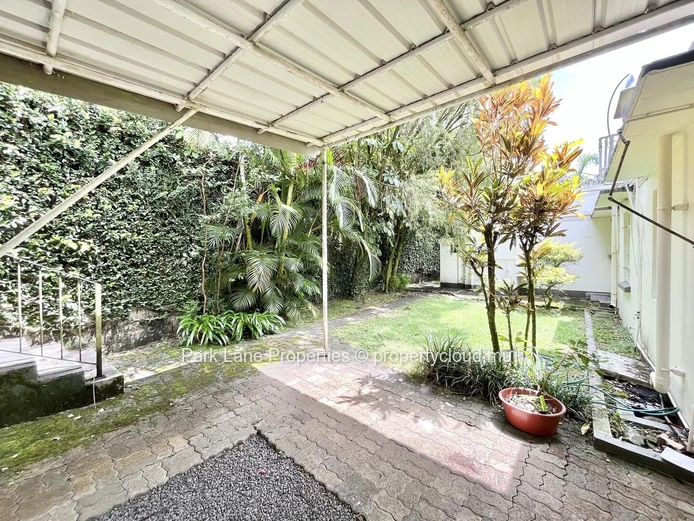 Two independent houses with commercial potential – Perfect for a large family or office space in Curepipe
