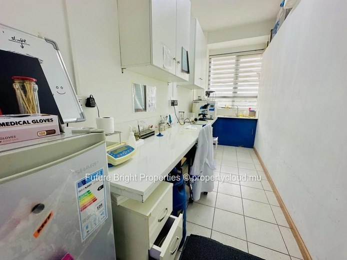 Espace Commercial à Vendre – En Plein Cœur de Beau Bassin