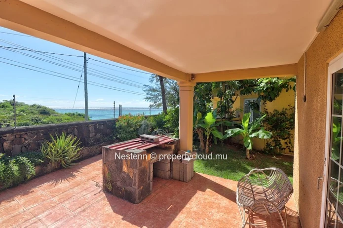 Traditional seafront villa with 3 bedrooms