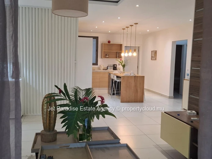 Appartement au Rez-de-Chaussée Spacieux à Deux Pas de la Plage