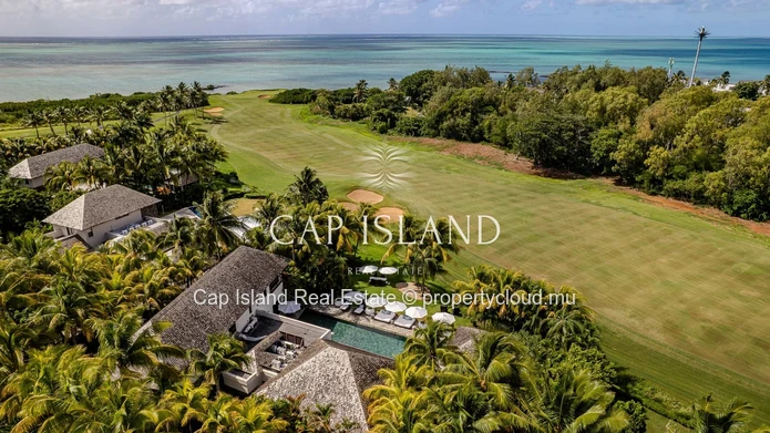 Villa d’exception sur le golf, jardin tropical et vue mer