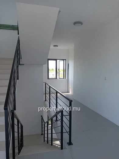 À VENDRE – PENTHOUSE NEUF 180 m² – CENTRE GRAND BAIE