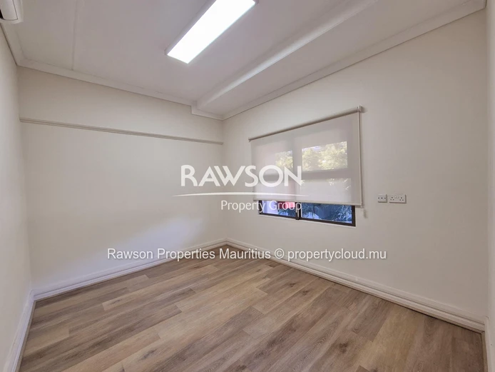 177m² Office To Let in Grande Rivière Noire