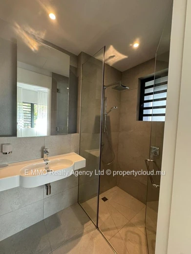 Luxury Spacious 4-Bedroom, 4-Bathroom Apartment with Panoramic Views – 262 sqm – Belle Vue Living