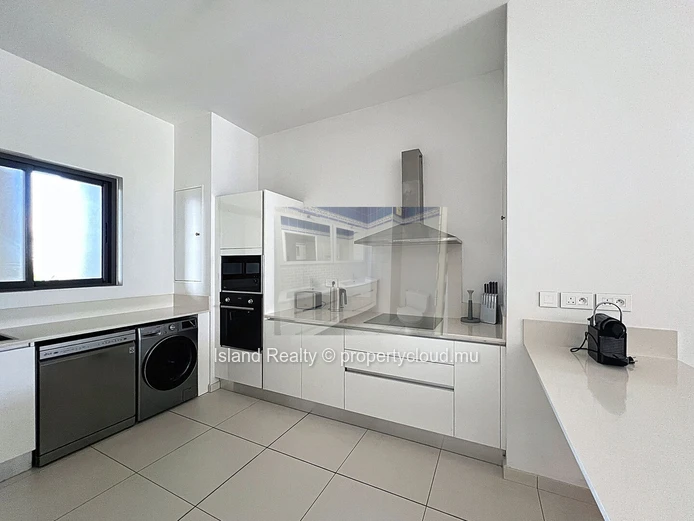 Magnificent penthouse with private pool and sea view located in Peyrebère.