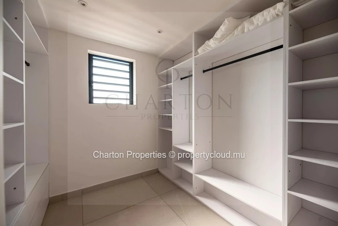 Exceptional 4-bedroom villa facing the golf course with private pool