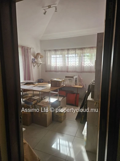 Spacious 5-bedroom family home for sale in Le Mahe, BEAU VALLON.