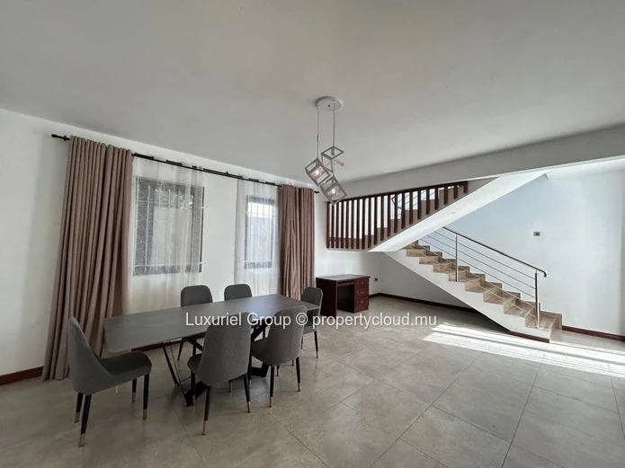 Modern Villa For Rent In Pereybere – Private Pool, Large Garden And Enhanced Security