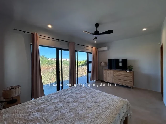 Elegant Villa with Master Suite and Outdoor Living Areas