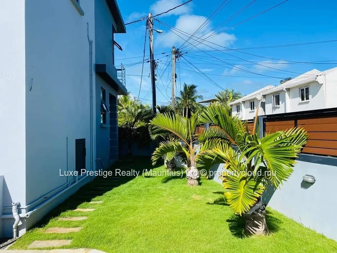 3-Bedroom First Floor Apartment for Rent in Bain Boeuf | Master Ensuite | Rs 40,000 per Month