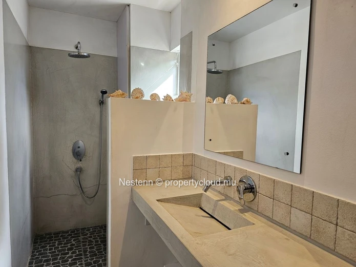Duplex sécurisé de 3 chambres à louer, a quelques pas de la plage de Pointe d'Esny