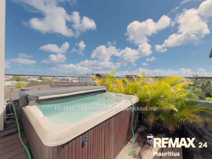 3 Bedrooms Penthouse | Private Jacuzzi | Shared Pool | Fully Furnished