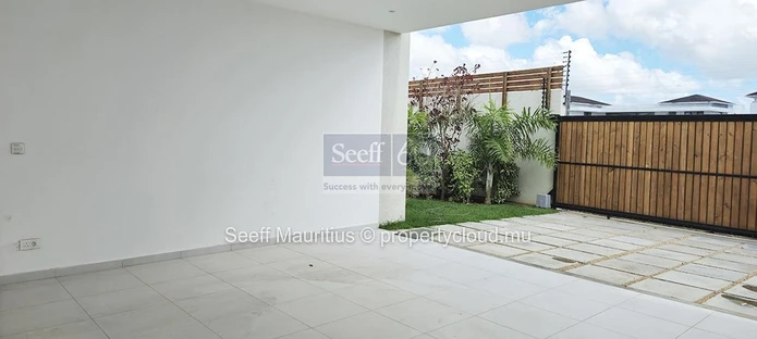 Grand Baie Gem: Stylish Villas with Private Pool