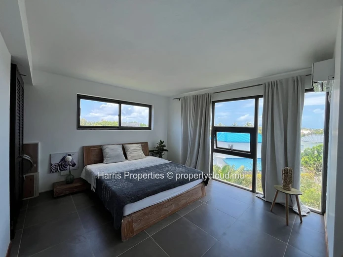 À VENDRE – 2 Duplex avec Accès Rooftop de Type Penthouse – Bain Boeuf