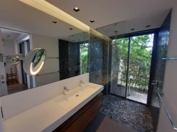 5 Bedroom Villa