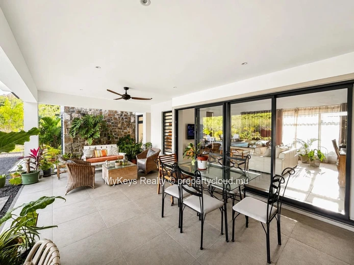 3-Bedroom Contemporary Villa – Tamarin