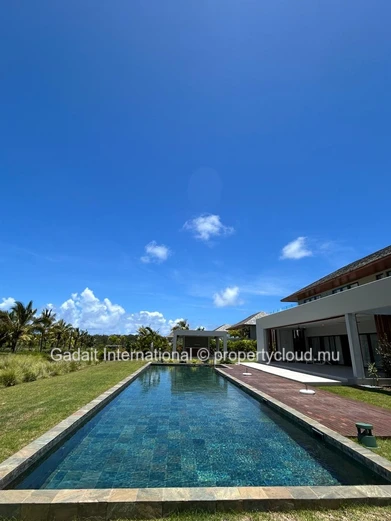 Villa de luxe à vendre à Mont Choisy Golf Estate, Île Maurice. Plus de 1 000 m² habitables, 6 chambres en suite, mais...