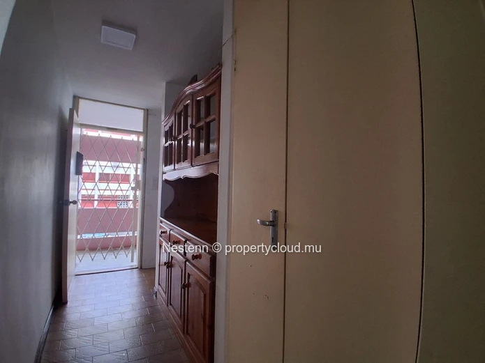 Fully furnished duplex apartment close to amenities.
