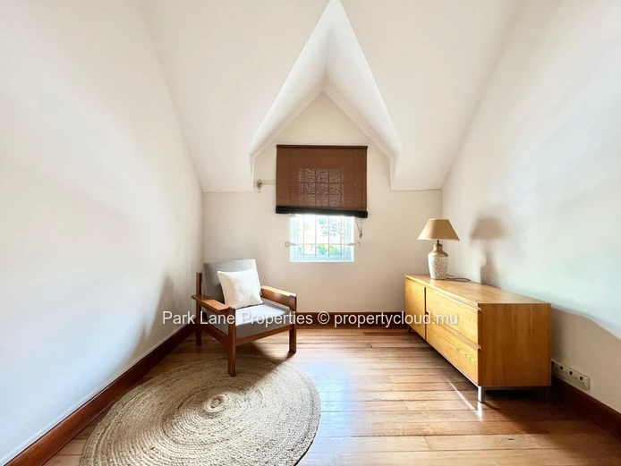 Maison familiale spacieuse de 4 chambres à Quatre Bornes