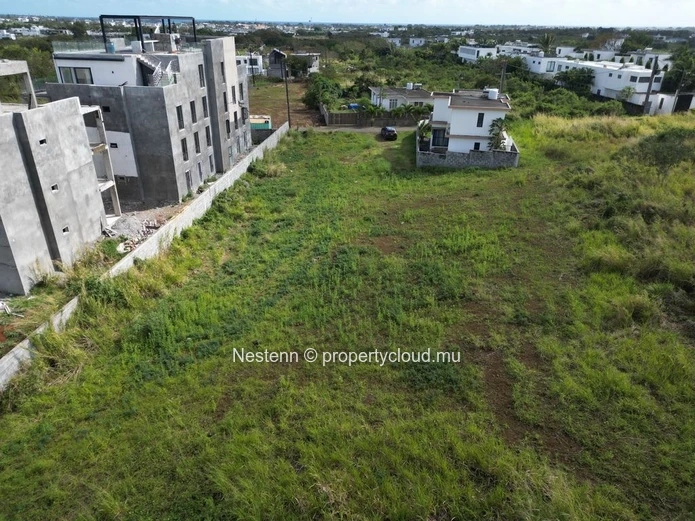 Spacious land of 1272 m² 