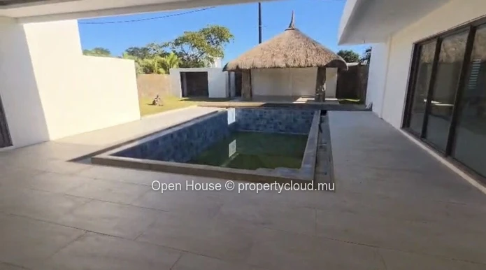PDS villa for sale in Grand Baie - 435m² of living space - 4 bedrooms including 1 independent apartment - 855m² plot ...