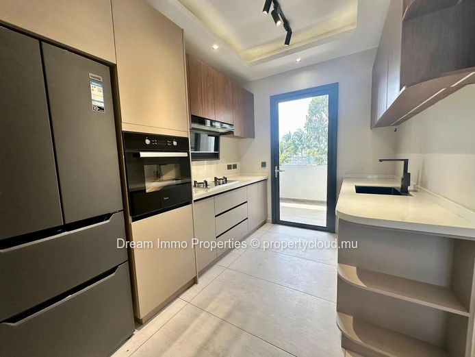 Stunning new furnished penthouse with private pool, just a stone's throw from Flic en Flac beach – Mauritius