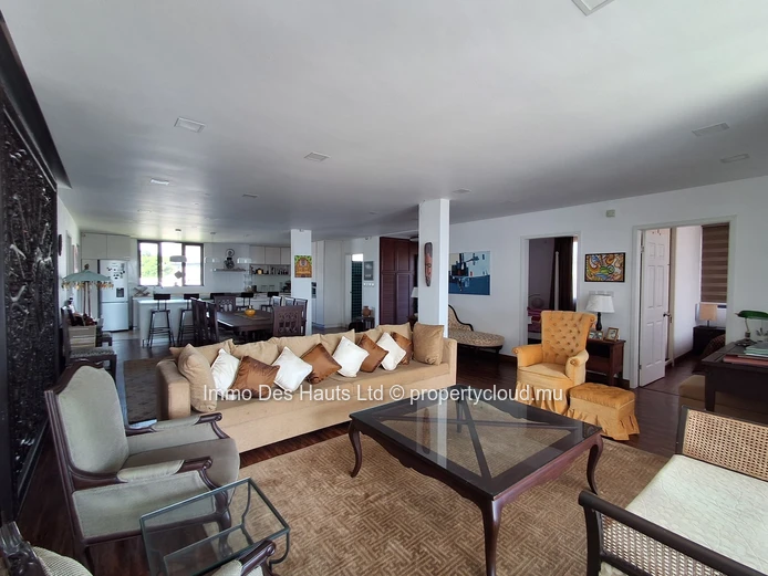 Appartement de 4 chambres meublé en vente Curepipe 
