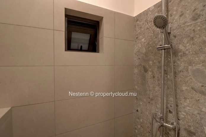 Appartement moderne & luxueux au rez-de-chaussée avec jardin privatif et vue panoramique 