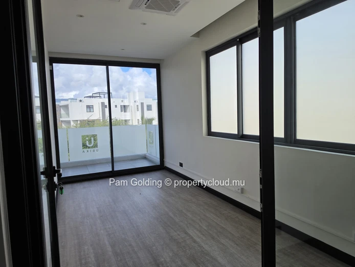 Looking for an executive office to rent in Tamarin? 