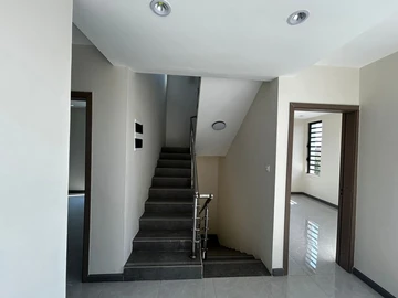 5 Bedroom Villa