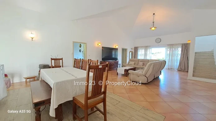 House / Villa - 5 bedrooms - Eb00e8ne - Ref. MA99468VE