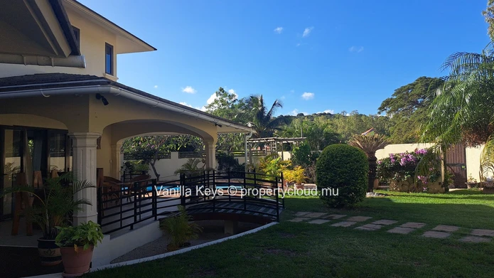 Exceptional 4-bedroom villa with pool, on long term rental in Petite Rivière Noire