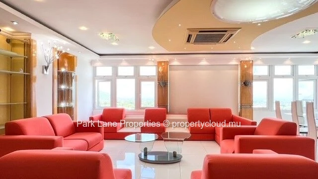 Superbe appartement moderne de 330 m² avec vue imprenable sur la montagne et la mer