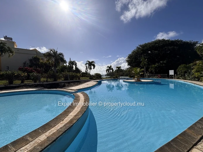 Contemporary 3-Bedroom Duplex Overlooking The Lagoon And Coin De Mire – Calodyne