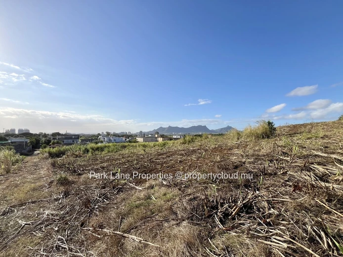 Terrain Agricole de 12 Acres en Zone Industrielle à Vendre – Idéal pour Entrepôts à Phoenix