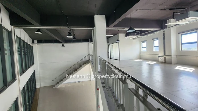 Bureau moderne de 292 m² avec 6 places de parking