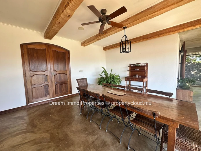 Élégante villa de caractère de 3 chambres avec vue panoramique mer et montagne à Tamarin – Ile Maurice